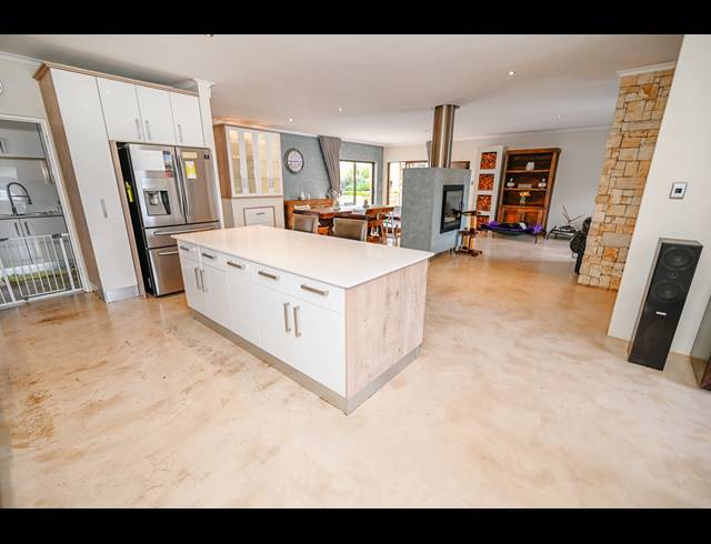 5 BEDROOM HOUSE FOR SALE IN VIERLANDEN
